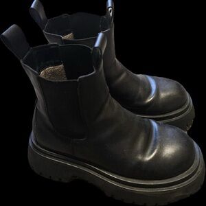 Black Leather Boots Women’s size 37 EUR / 6.5 US